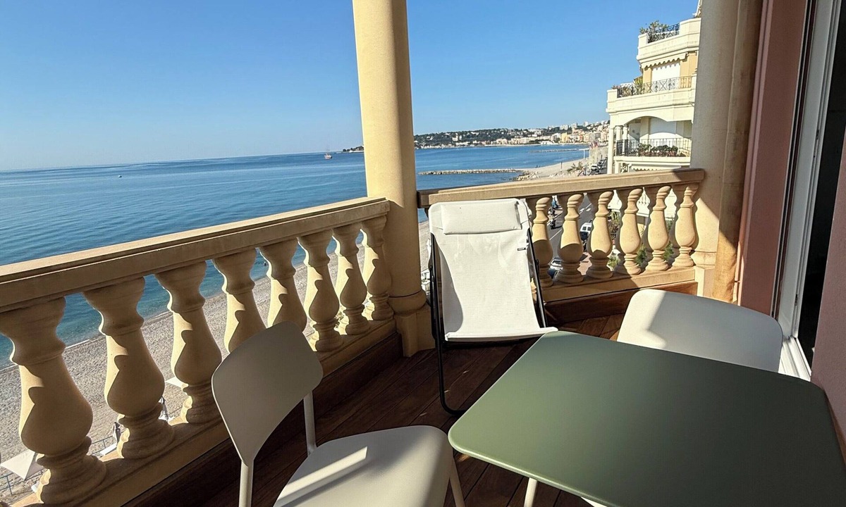 Menton Apartment | Charming three-room beachfront apartment with sea view terrace