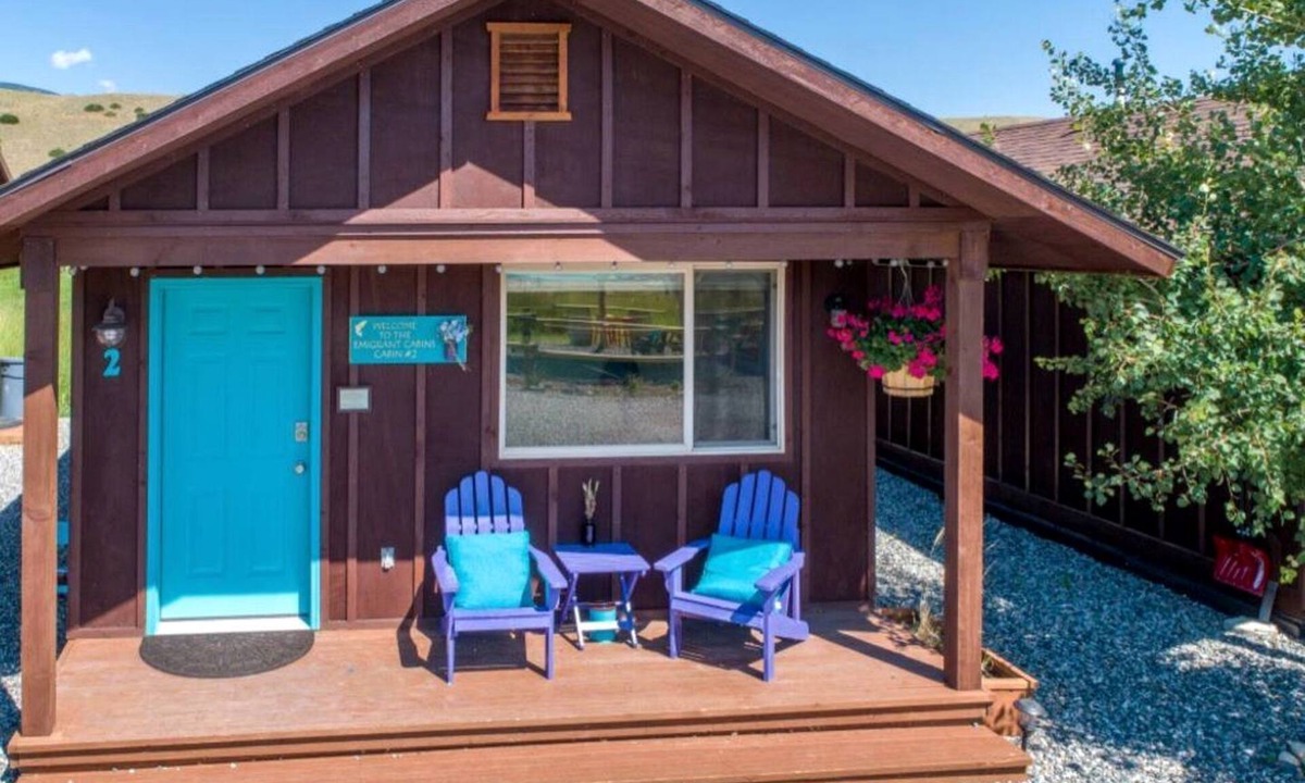 Emigrant Cabin | Charming Tiny Cabin near Chico Hot Springs for a Memorable Retreat in Emigrant, Montana