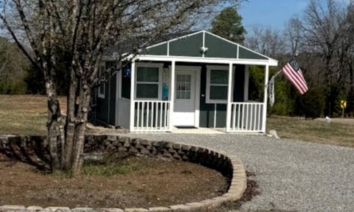Norfork Cabin | Charming Tiny Home Retreat Near Forest Trails & River Access in Calico Rock, Arkansas