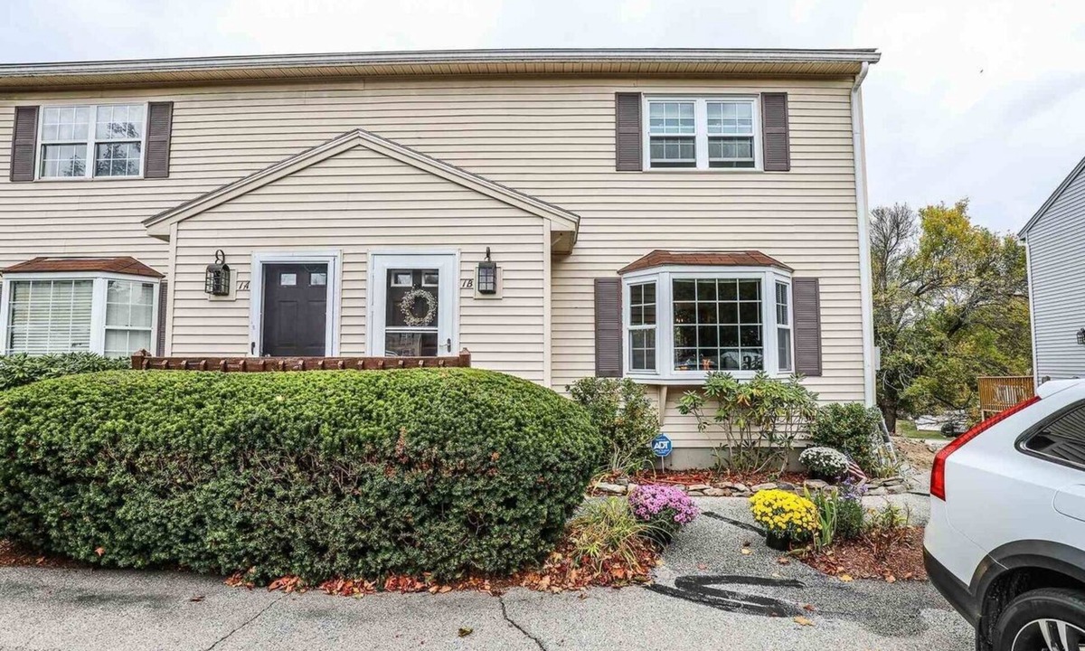 Goffstown House | Charming townhome with AC, WiFi in pleasant Goffstown, near Ski Resorts & Hwys