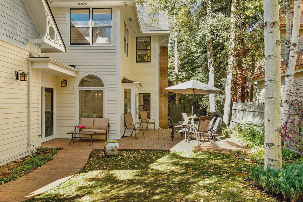 West End House | Charming Triangle Park Home - West End - Perfect Location for Summer & Winter!