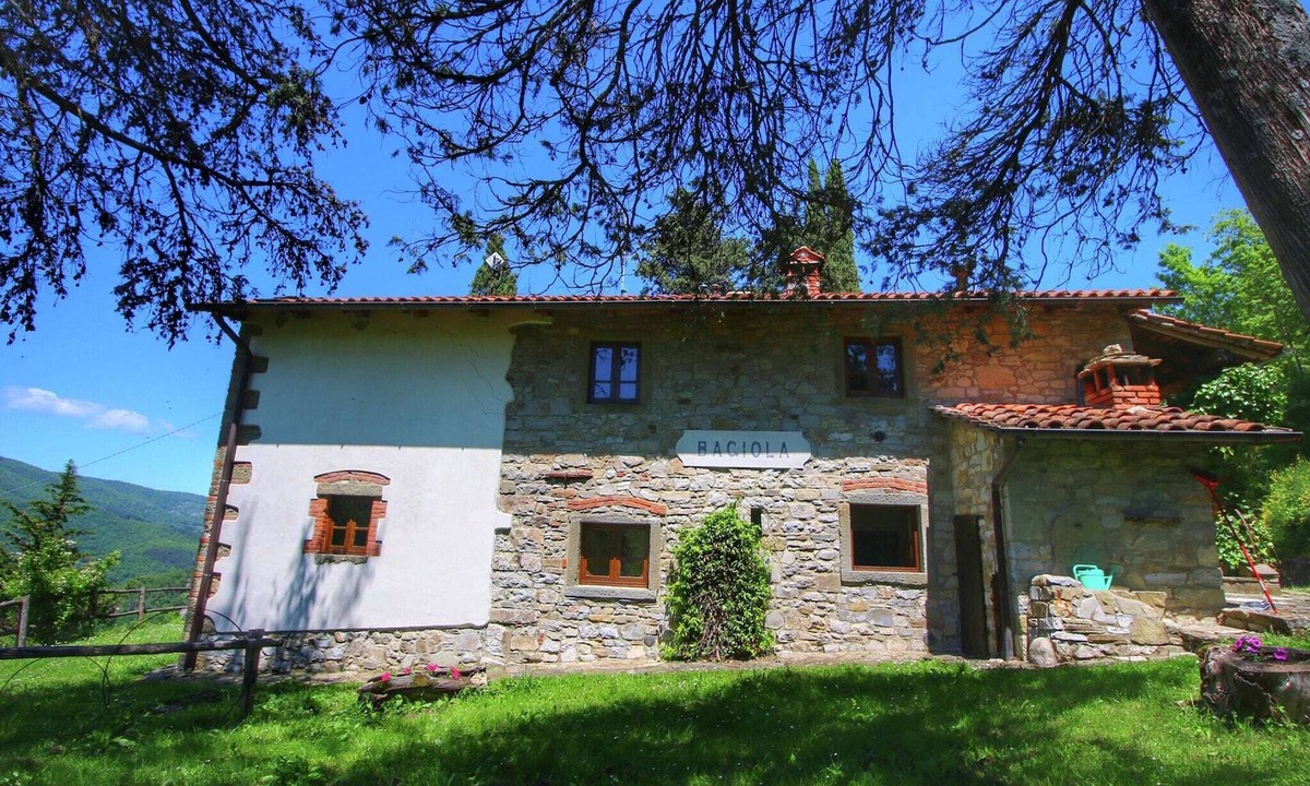 Ortignano Raggiolo House | Charming Tuscan Farmhouse