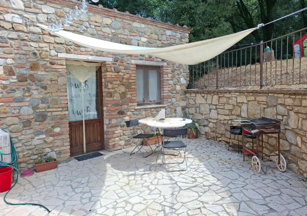 Serre di Rapolano Apartment | Charming Tuscan Stone Farmhouse Retreat for Two