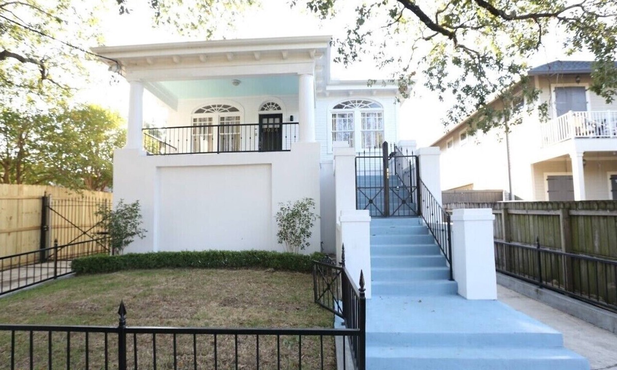 Broadmoor Apartment | Charming two-bedroom apartment in Historic Uptown New Orleans w/Wi-Fi, AC, Hulu