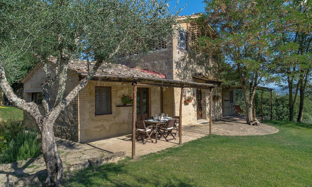 Buonconvento House | Charming Two Level Hay-Loft Next to Montalcino