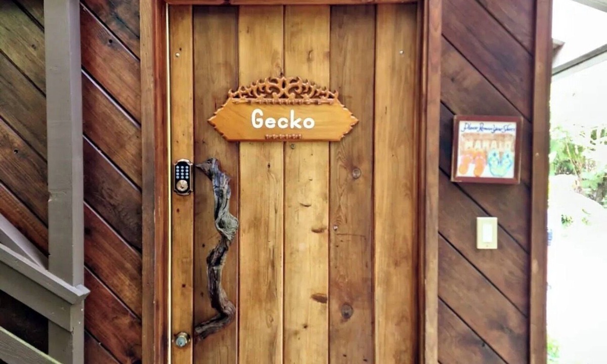 Volcano Cabin | Charming two private cabins in Volcano perfect for a relaxing getaway.