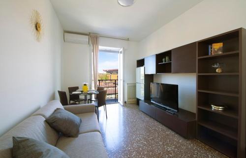 Quarto Cagnino Apartment | Charming Two-Room Apartment with View of San Siro Stadium Upper Floor