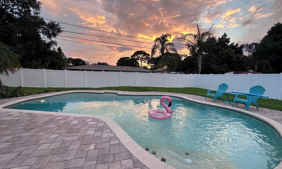 Largo House | Charming & updated 3BR 2BA family pool home close to Clearwater & beaches
