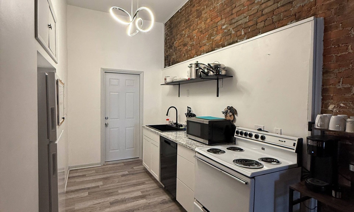 Elmore Apartment | Charming upper apartment in downtown Elmore with WiFi, AC, & Work space