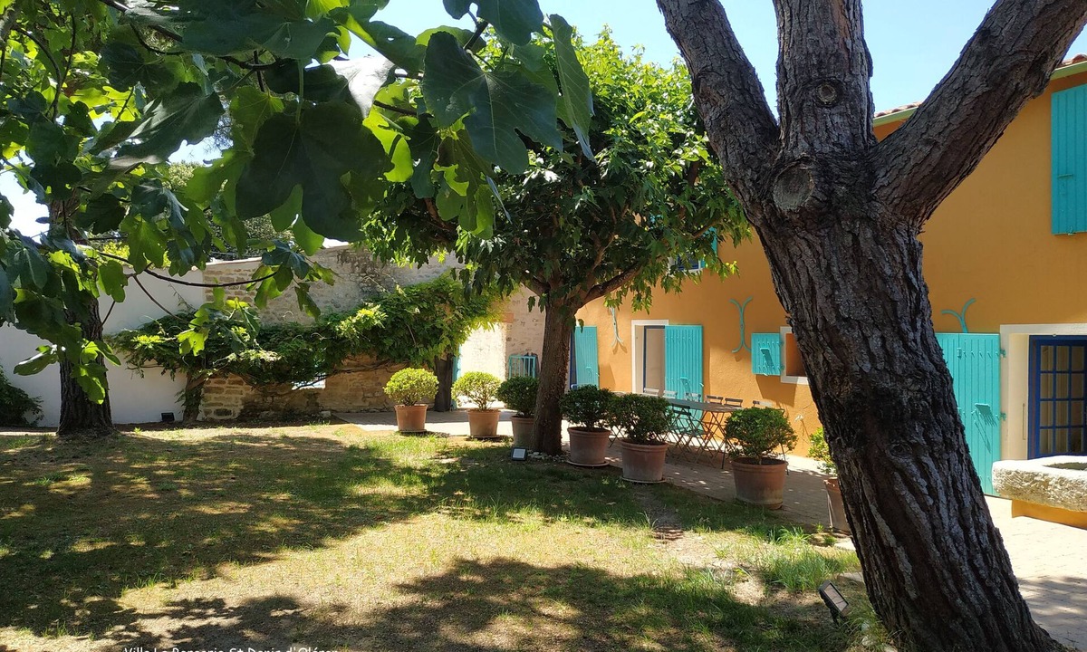 Saint-Denis-d'Oleron House | Charming villa in the center of town, with swimming pool, close to the sea and market.