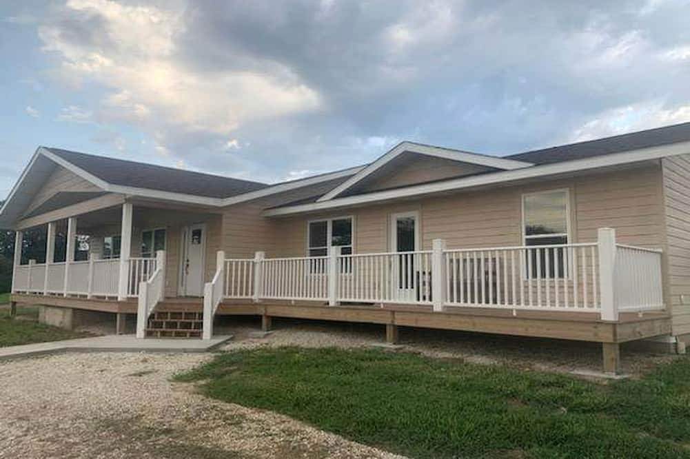 Mount Sterling House | Charming Vacation Rental near Owensville, Missouri - Ideal for a Glamping Retreat with Family and Friends