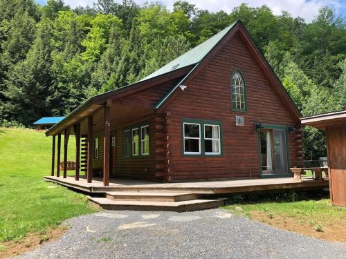 Jeffersonville Ski Chalet | Charming Vermont Log Cabin
