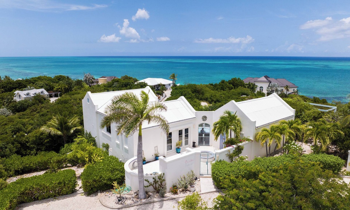 Providenciales Villa | Charming Villa 360° with Ocean Views + Hot Tub