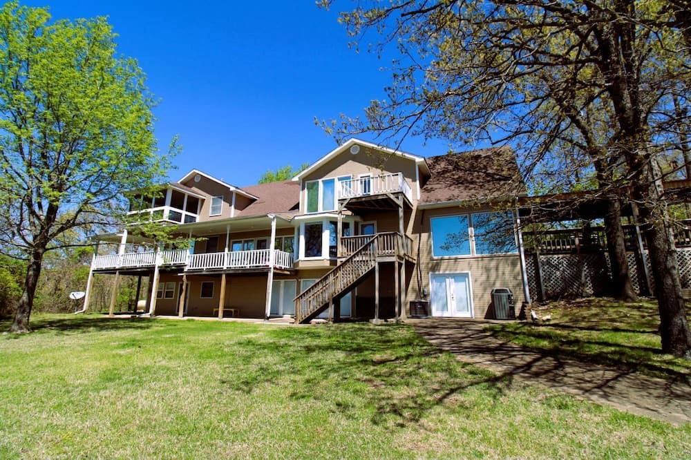Branson Villa | Charming Villa Ideal Escape for Big Groups in Branson, Missouri