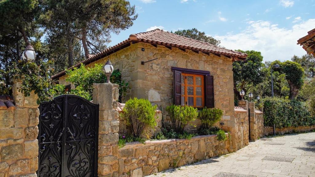 Ancient Side Villa | Charming villa in ancient Side near the theatre just 60 meters from the beach