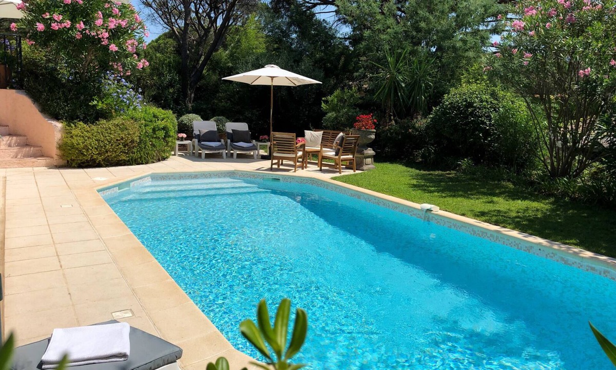 Valescure Villa | Charming villa with pool and three bedrooms on golf course near the beach