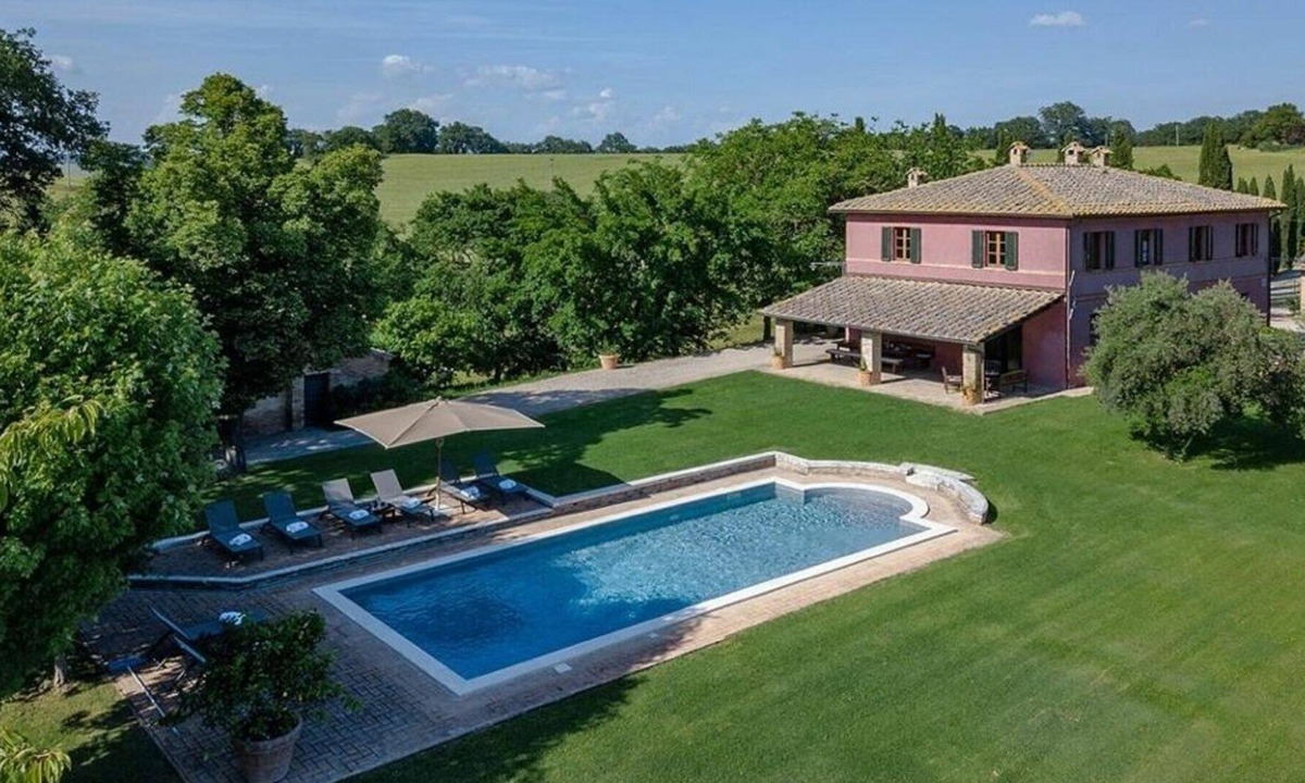 Buonconvento Villa | Charming villa with swimming pool and private garden, located near the town of Buonconvento, in ...