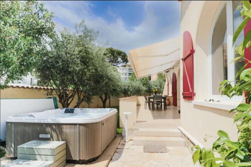 Juan-les-Pins Villa | Charming Villa with Jacuzzi at 200m from beaches