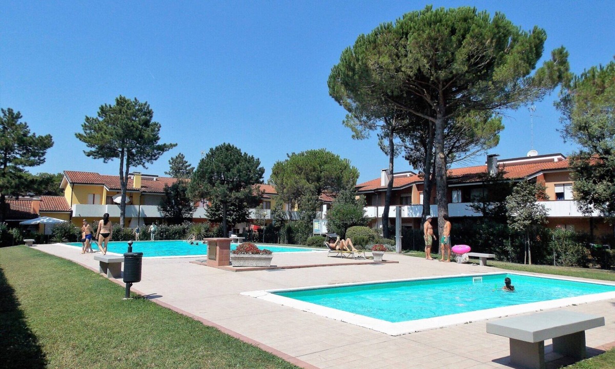 Bibione Villa | Charming villa with private garden