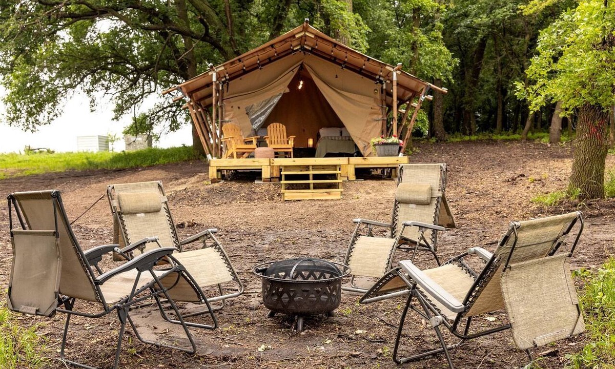 Currie RV Rental | Charming Vineyard Glamping Tent with Wine Tastings near Lake Shetek in Currie, Minnesota
