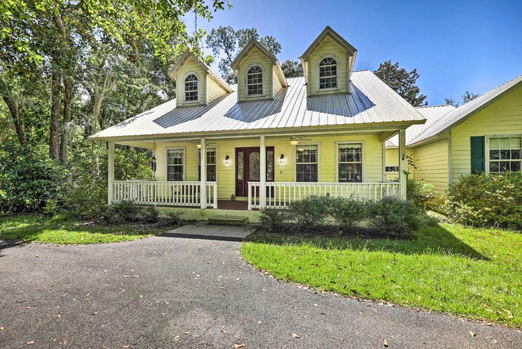 Waldo House | Charming Waldo Getaway Near Lake Santa Fe!