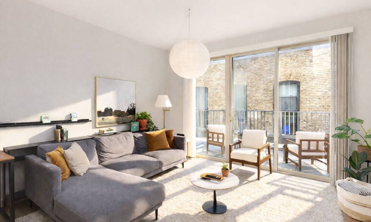 Fifth Ward Apartment | Charming Walker`s Point Apt with Balcony | Sleeps 4