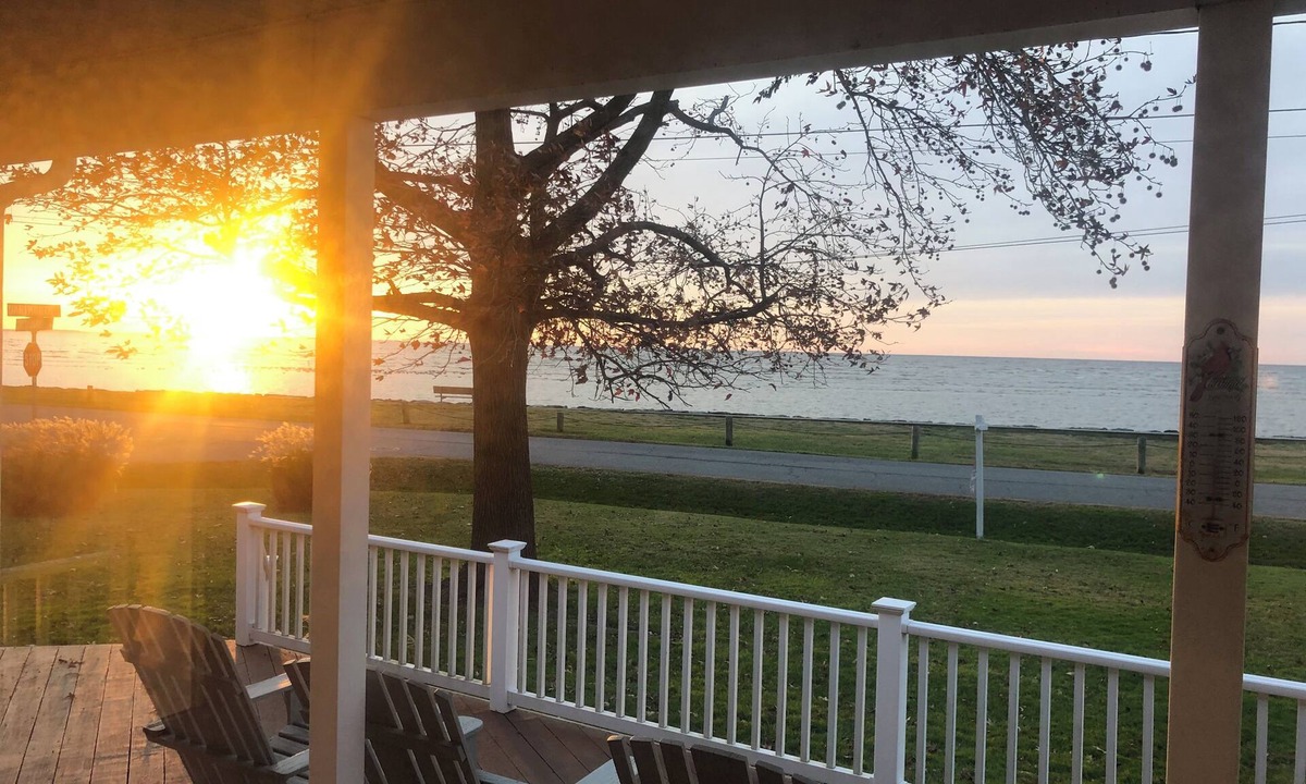 Churchton House | Charming WATERFRONT 3BR/2BA cottage - 20 mins to Annapolis/40 mins to downtwn DC
