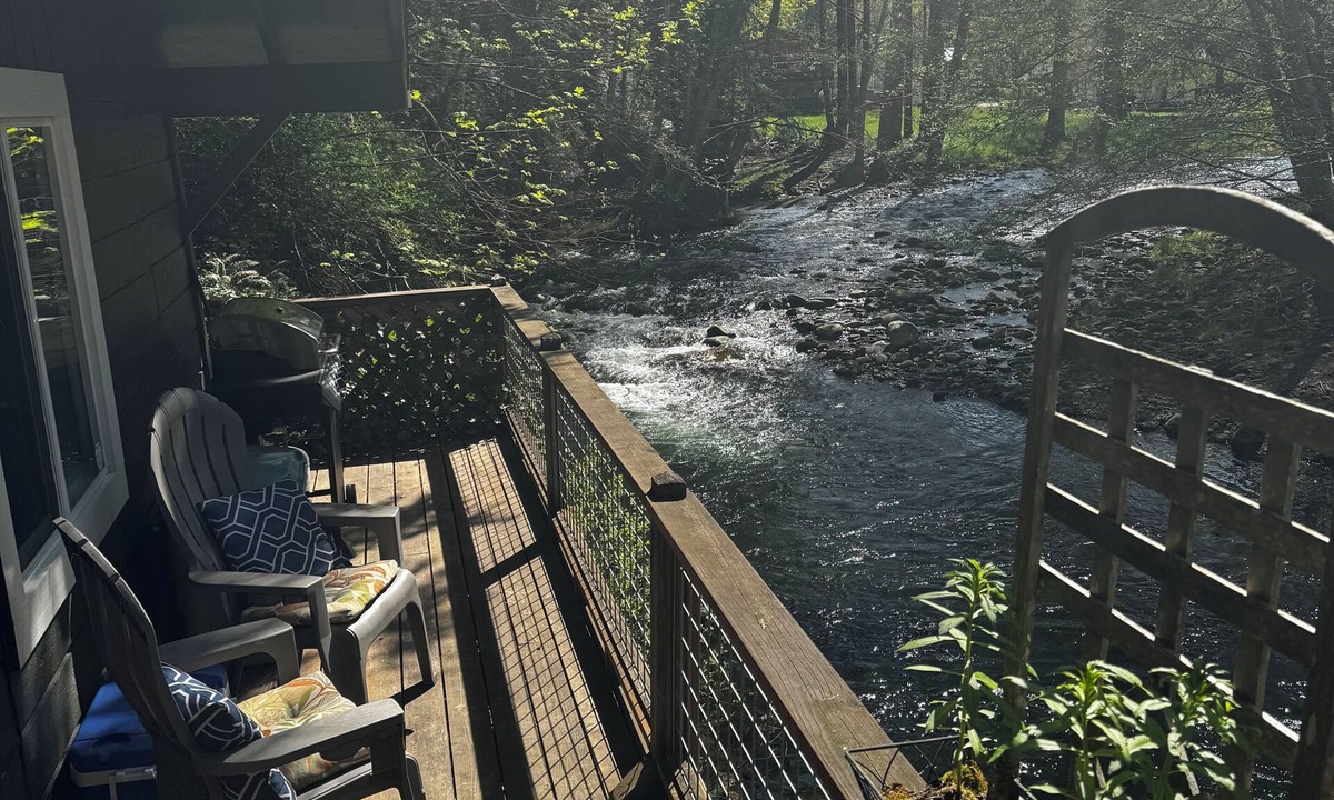 Port Angeles East Cabin | Charming Waterfront Cabin Near Olympic National Park