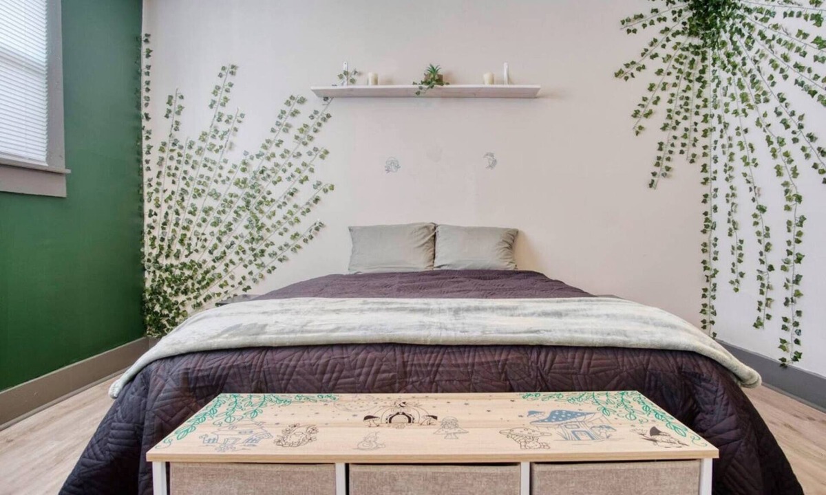 Windsor Park Apartment | Charming Windsor Park Stay 1BR 1BA w Workspace