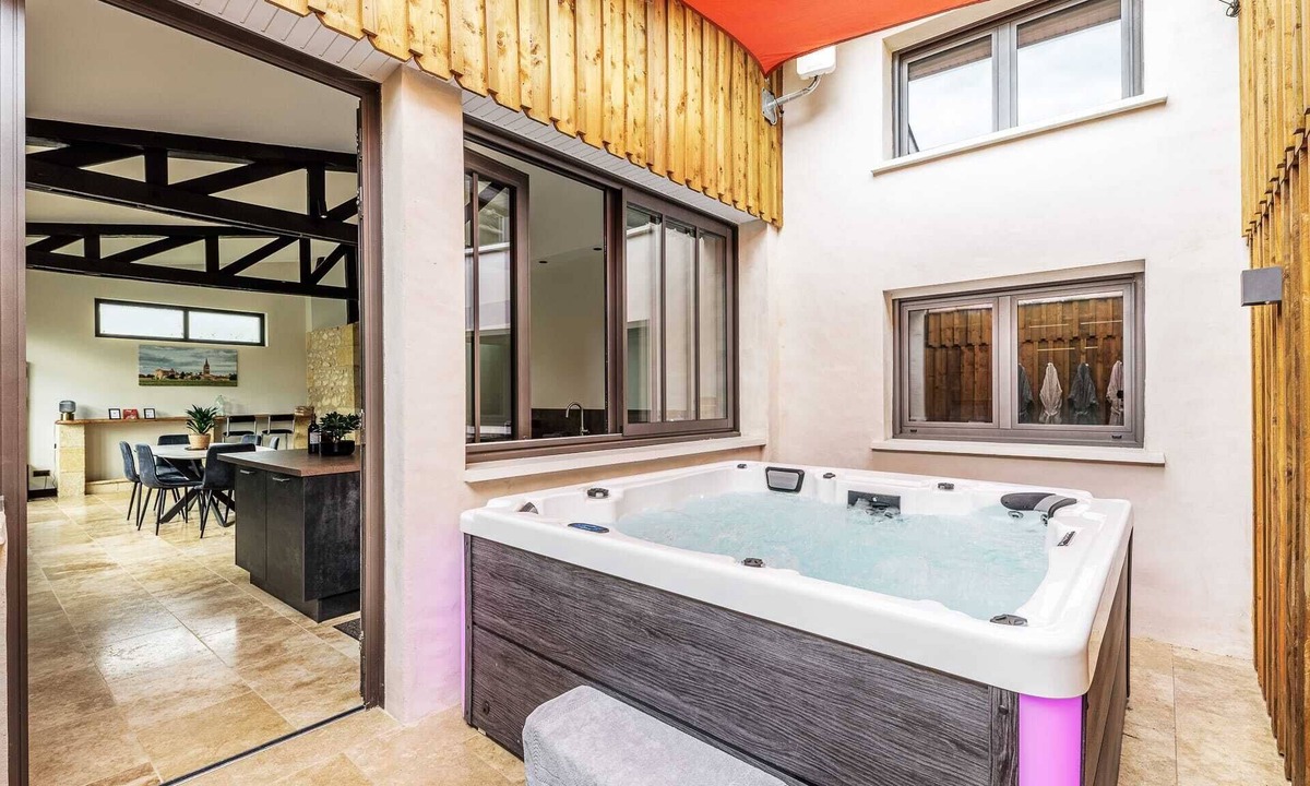 Branne House | Charming workshop with jacuzzi near St-Emilion