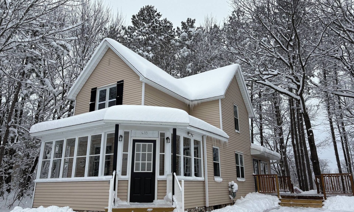 Wakefield House | Charmingly renovated 1920's ski cottage in Indian Village in Wakefield.