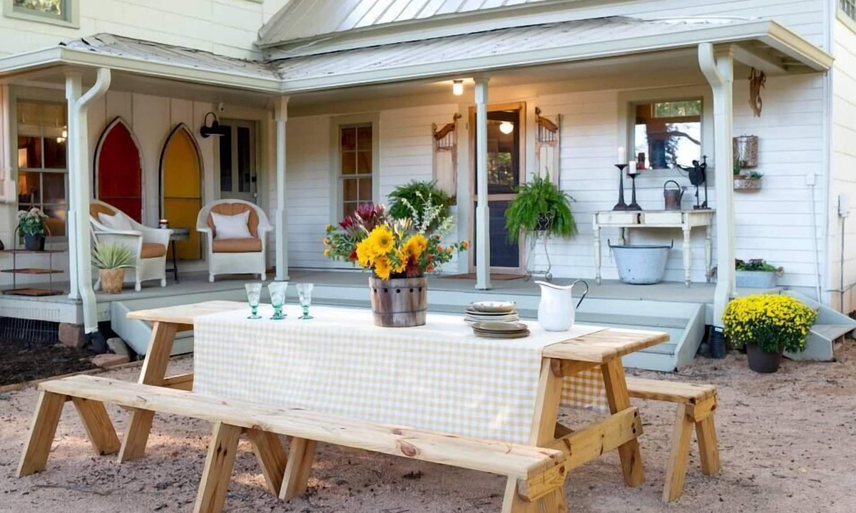 Pittsboro House | Charmingly Restored Antique Farmhouse on 7 Acres