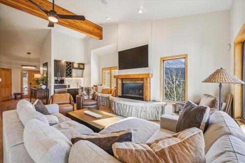 Baldy Mountain House | Charter Ridge 22 Great Views, Private Hot Tub!