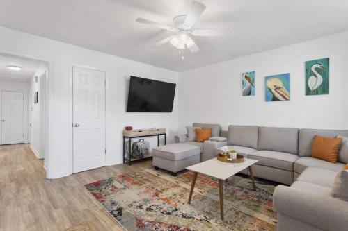 Long Beach House | Chasing the Sun at Coastal Horizon