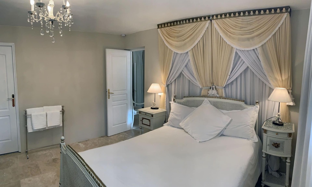 Saint-Christoly-de-Blaye House | Chateau Bavolier