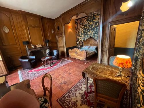 Saint-Andre-dʼApchon Bed & Breakfast | Chateau d'Albon - Henri II