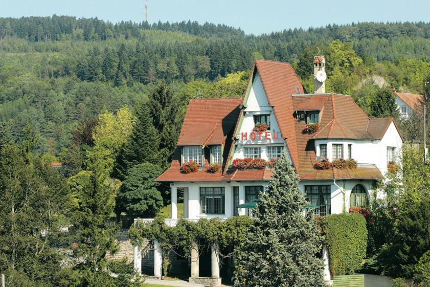 Baume-les-Dames Hotel | Chateau d'As