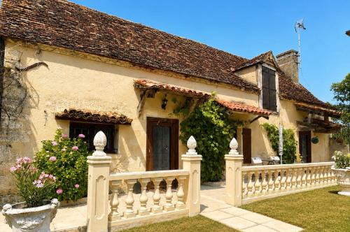 Liorac-sur-Louyre Villa | Chateau De La Ricardie, Gite La Ricardie, Beautiful Rural Property Gite Villa
