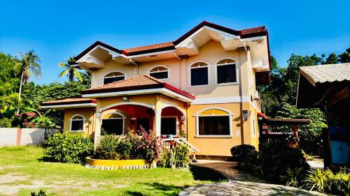 San Pedro House | Chateau La Princesa with cozy garden & bar