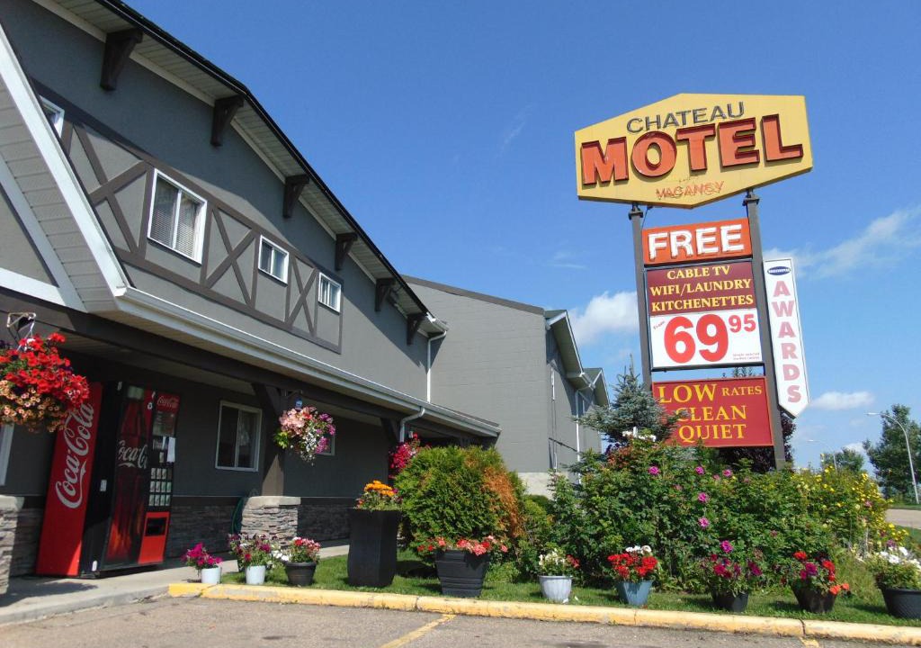 Southwest Edmonton Hotel | Chateau Motel