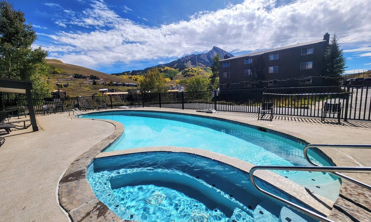 Mount Crested Butte Condo | Chateaux Condo | 2 Bedroom | Outdoor Pool and Hot Tub | On BusRoute