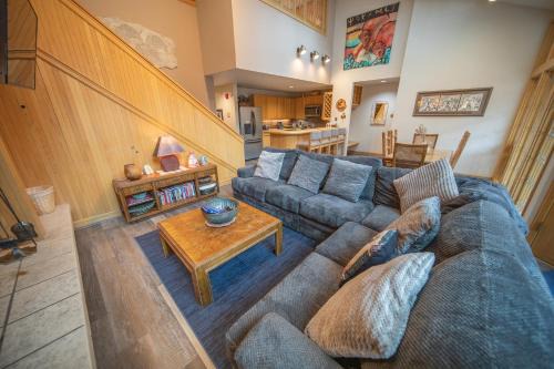 Mountain House House | Chateaux DuMont 2725 by SummitCove Lodging in Colorado