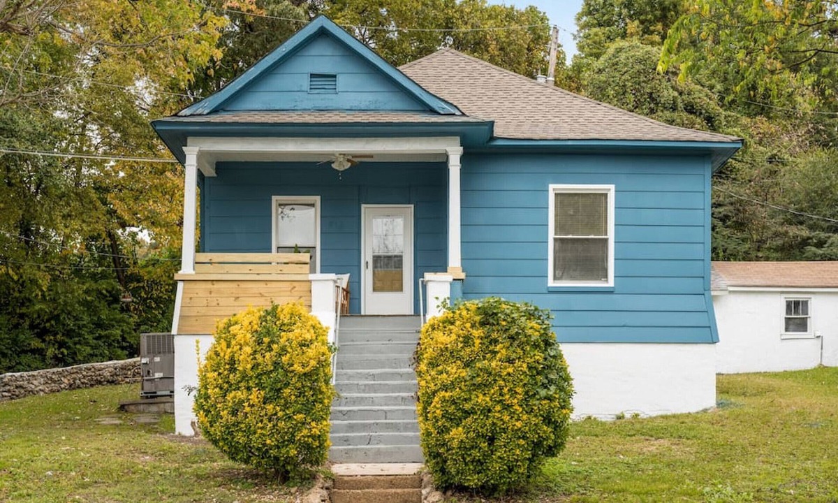 Northside House | Chatt Blue Bungalow - Pet Friendly, Mins to Downtown!