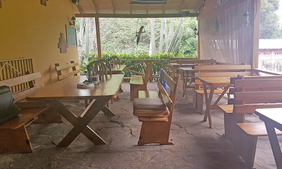 La Mulata Hotel | Cheap guest-friendly room in quiet countryside hotel-restaurant