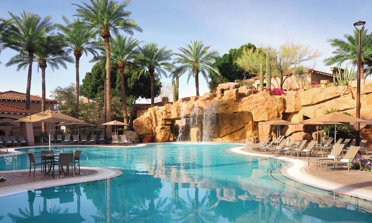North Scottsdale Resort | Check out 𝐅𝐢𝐧𝐝𝐢𝐧𝐠 𝐌𝐞𝐢𝐥𝐢 for our Desert Oasis Resort Villas+Amenities