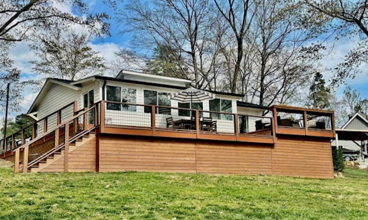 Semora House | Checkmate! Your Winning Lake Escape! Near VIR, Caesar's Casino, Unsalted Farm