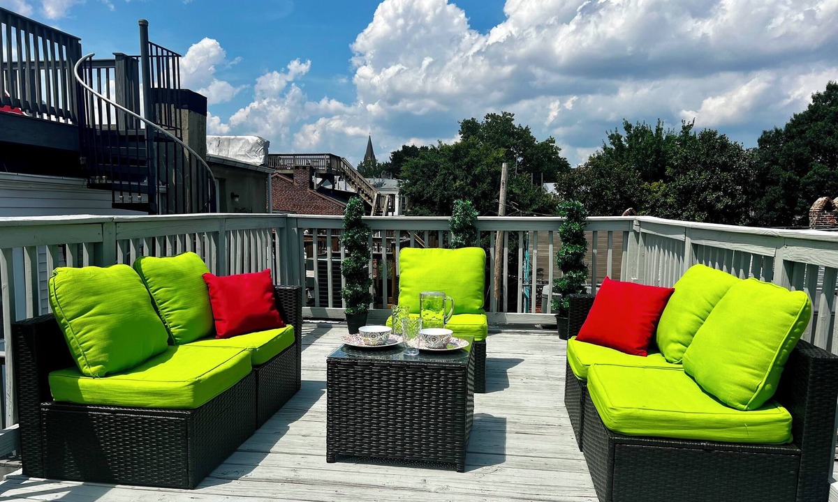 Upper Fells Point House | Cheerful 2-bedroom row house with rooftop deck!