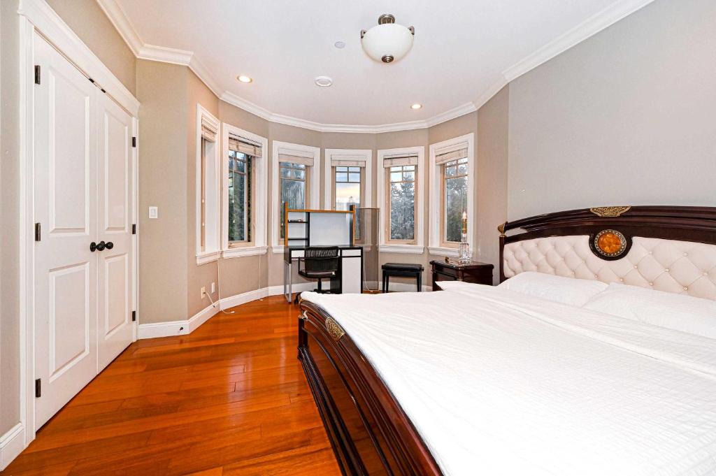 Shaughnessy House | Cheerful 2-bedroom Suite B+C in Vancouver