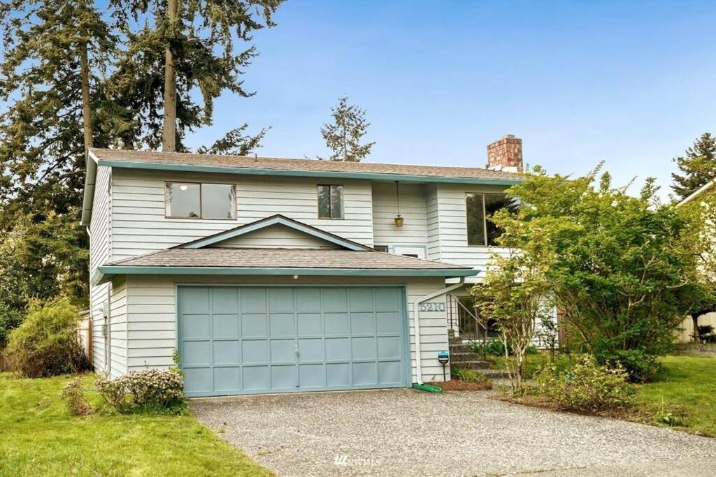 Picnic Point-North Lynnwood Villa | Cheerful 3-beds 3-baths home with ample parking