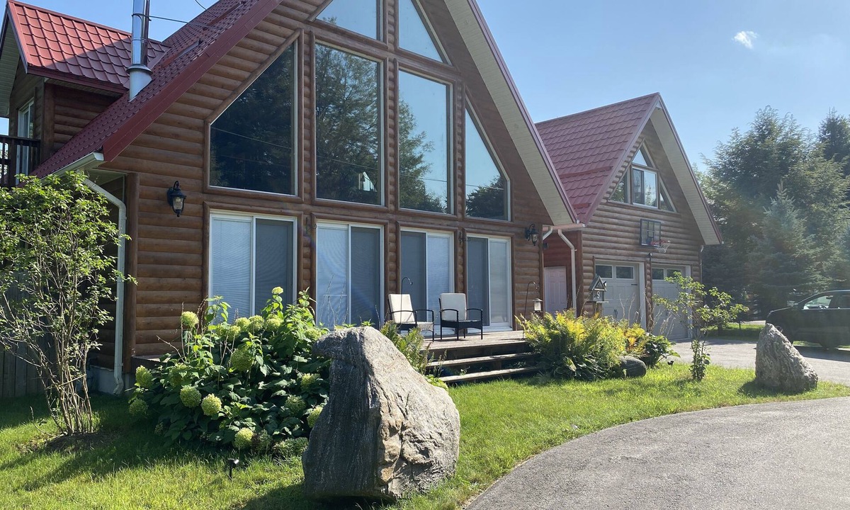 Lafontaine Cottage | Cheerful 4 bedroom cottage retreat, close to beach